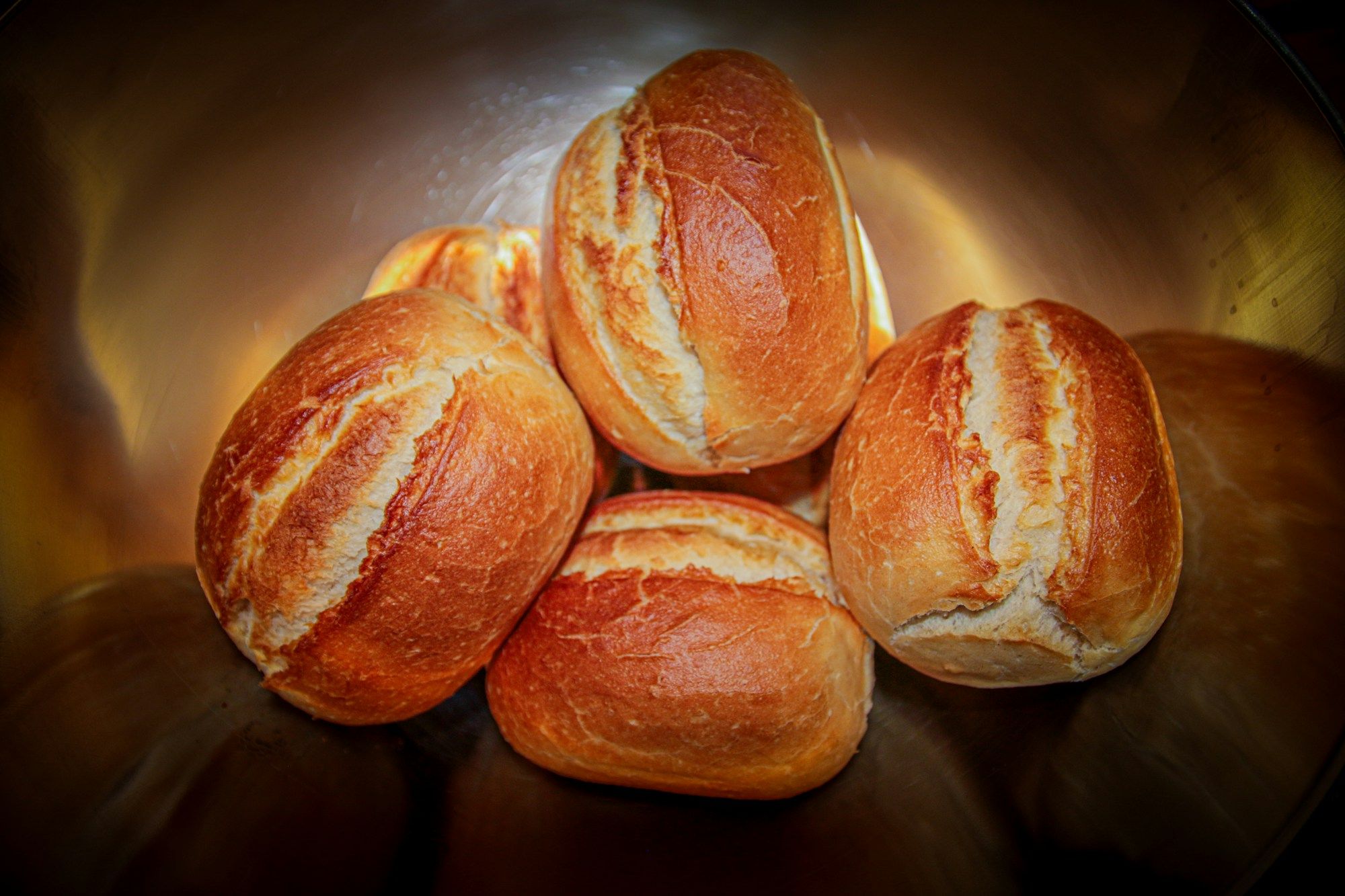 Knusprige Brötchen, gestapelt